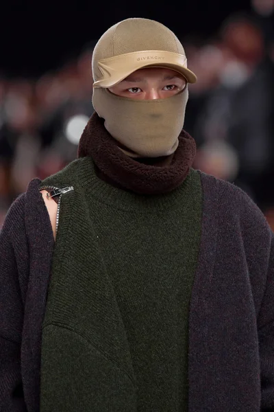 Look 123